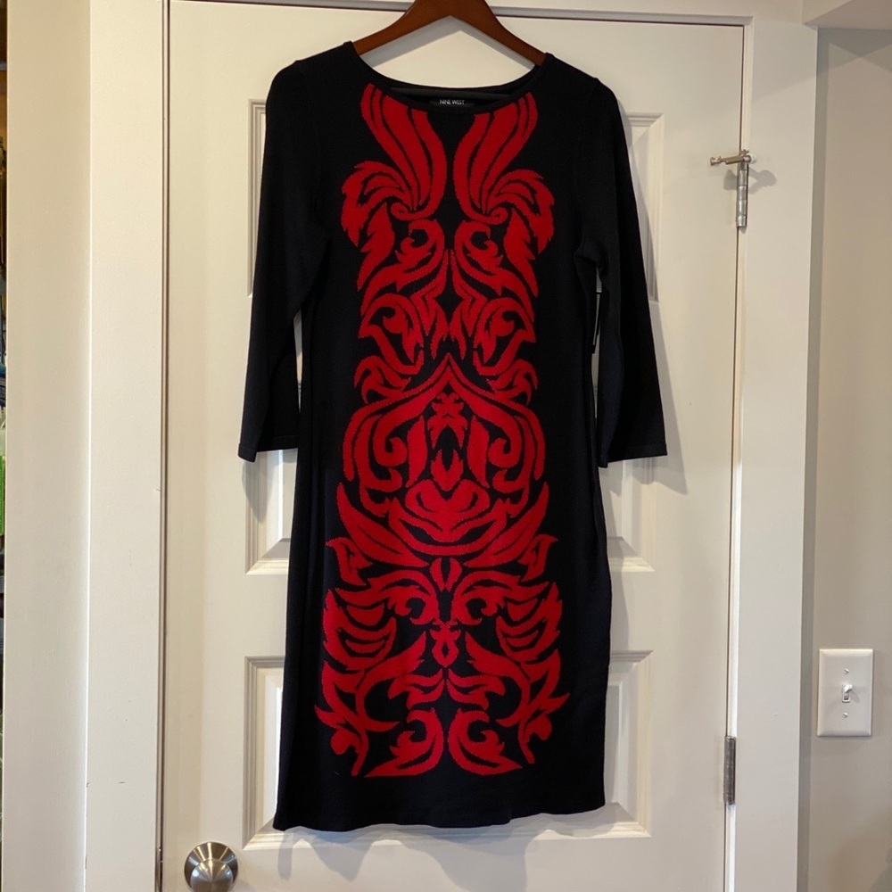 (M, L) Nine West Black with Red Abstract Detail Sweater Dress - Picture 4 of 11